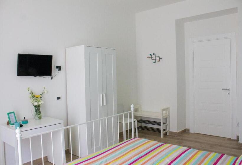 تختخواب و صبحانه Fanà