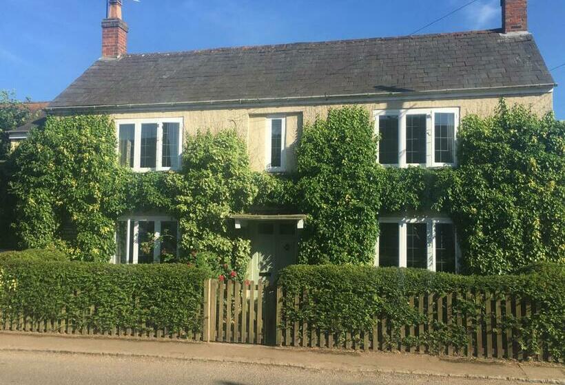 مبيت وإفطار Ivy Cottage B And B