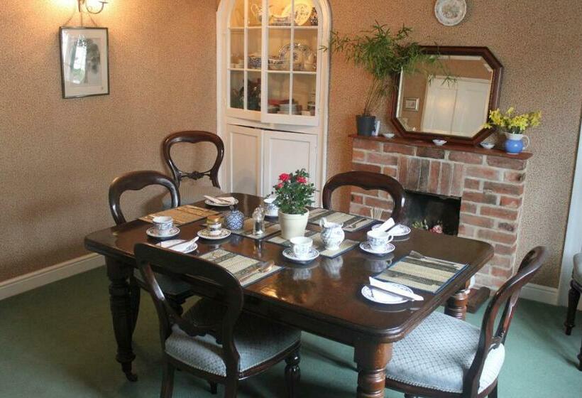 مبيت وإفطار Ivy Cottage B And B