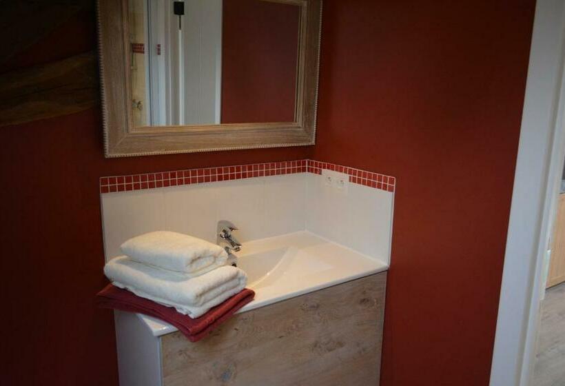 Bed and Breakfast La Ferme Remue