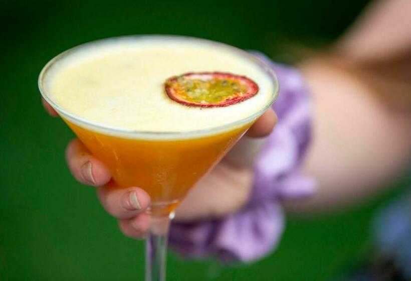 مبيت وإفطار The Bailey Bar & Lounge