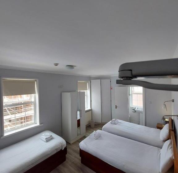 مبيت وإفطار The Bailey Bar & Lounge