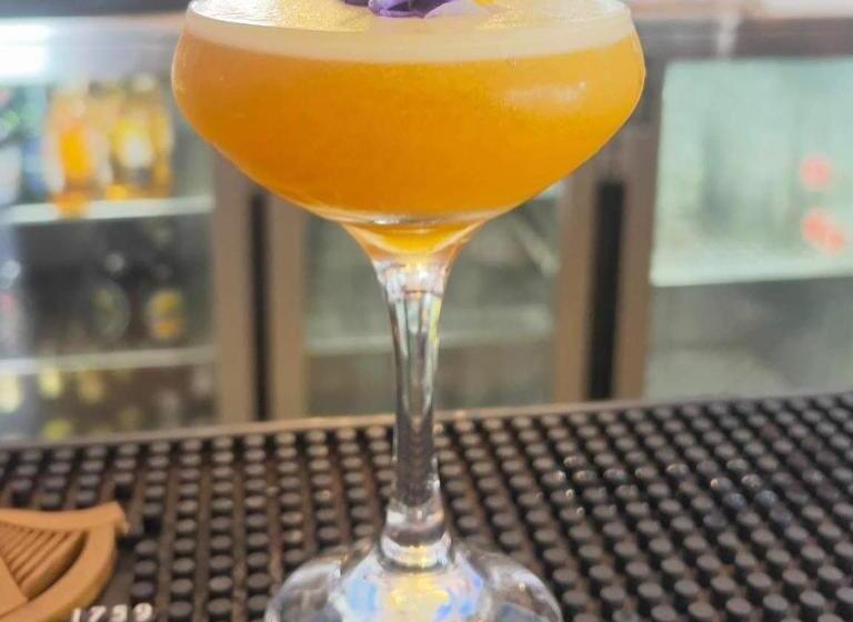 مبيت وإفطار The Bailey Bar & Lounge