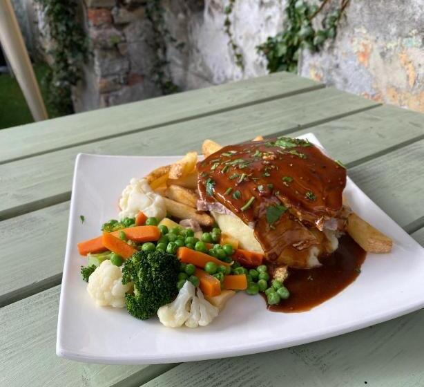 مبيت وإفطار The Bailey Bar & Lounge