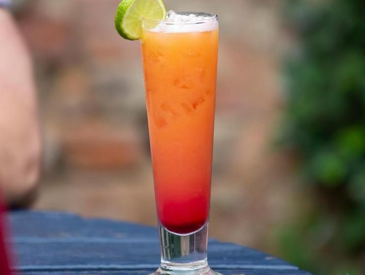 مبيت وإفطار The Bailey Bar & Lounge