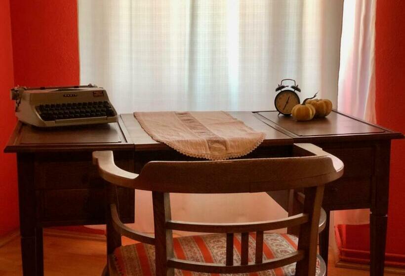 Bed and Breakfast Vörös Guest House