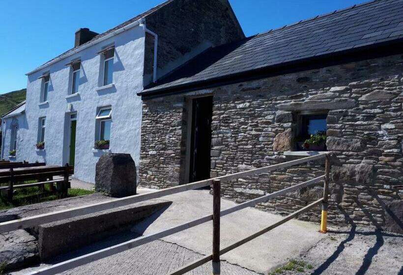 فندق Old Irish Farmhouse