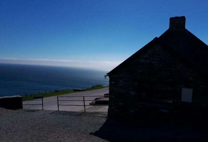 فندق Old Irish Farmhouse