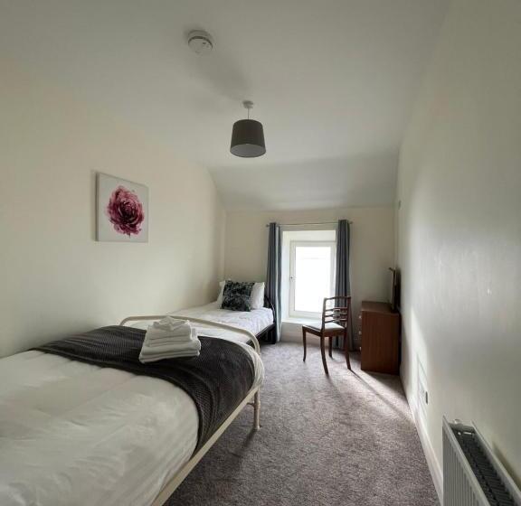 فندق Old Irish Farmhouse