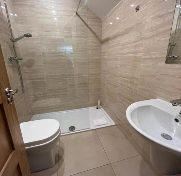 فندق Old Irish Farmhouse