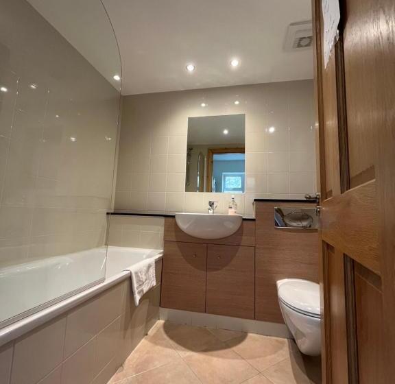 فندق Old Irish Farmhouse