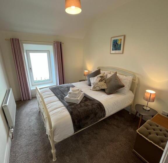 فندق Old Irish Farmhouse