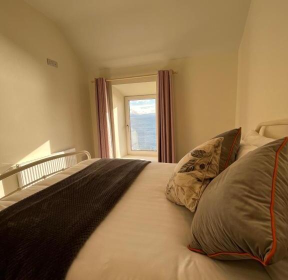 فندق Old Irish Farmhouse