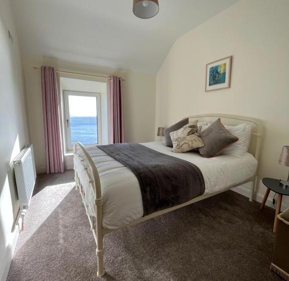 فندق Old Irish Farmhouse