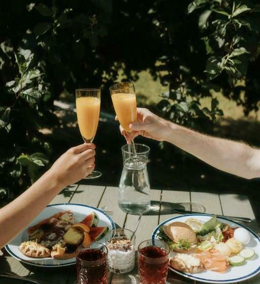 בית מלון כפרי Tackork Gård & Marina