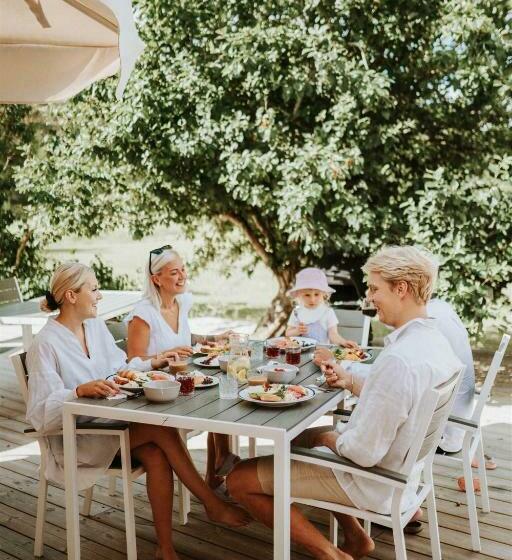 בית מלון כפרי Tackork Gård & Marina