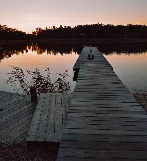 בית מלון כפרי Tackork Gård & Marina