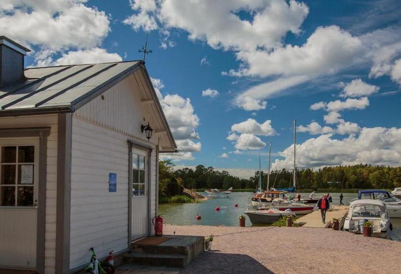 בית מלון כפרי Tackork Gård & Marina