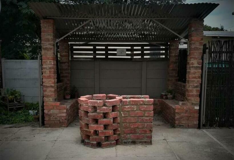 بنسيون Edenville Guesthouse