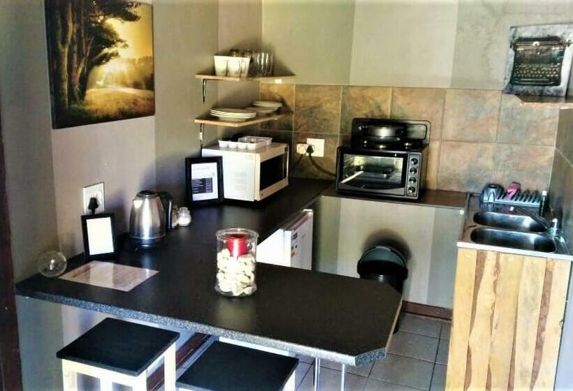 بنسيون Edenville Guesthouse