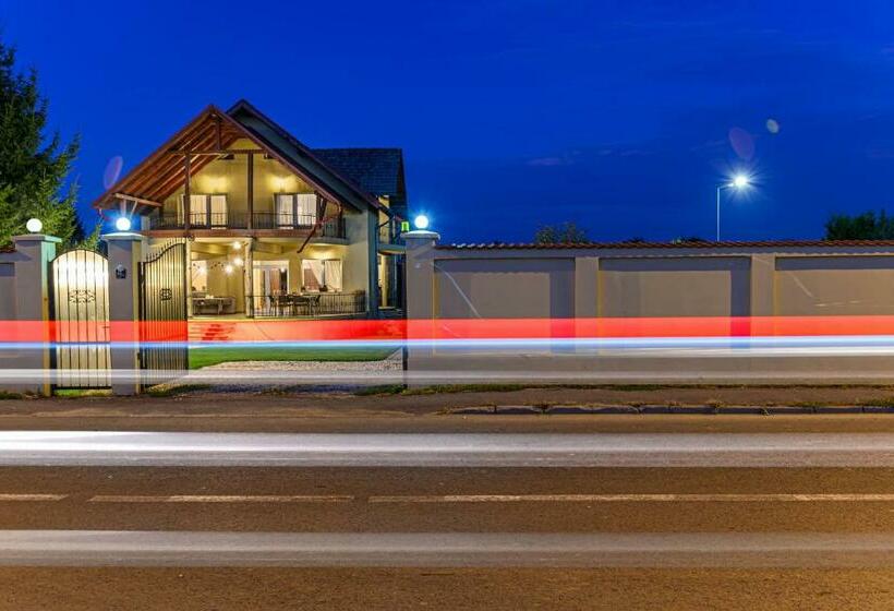 펜션 Orchard Villa