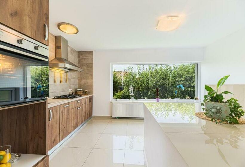 펜션 Orchard Villa