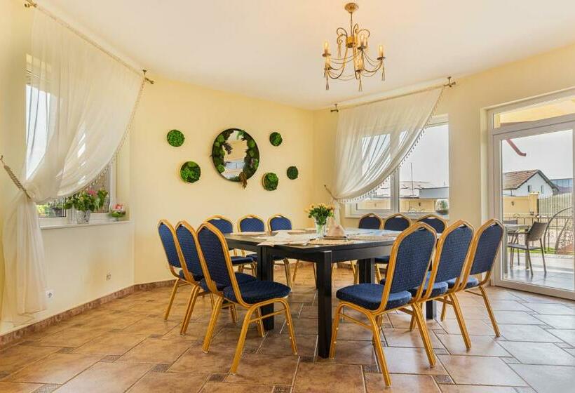 펜션 Orchard Villa