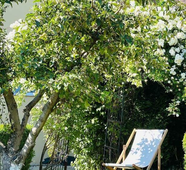 펜션 Orchard Villa