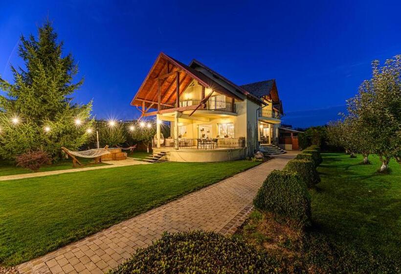 펜션 Orchard Villa