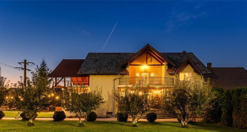 펜션 Orchard Villa