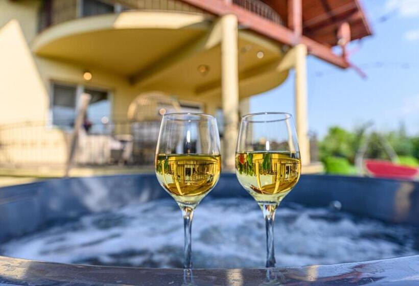 펜션 Orchard Villa