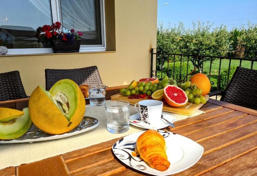 펜션 Orchard Villa