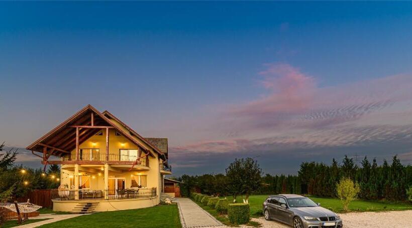 펜션 Orchard Villa