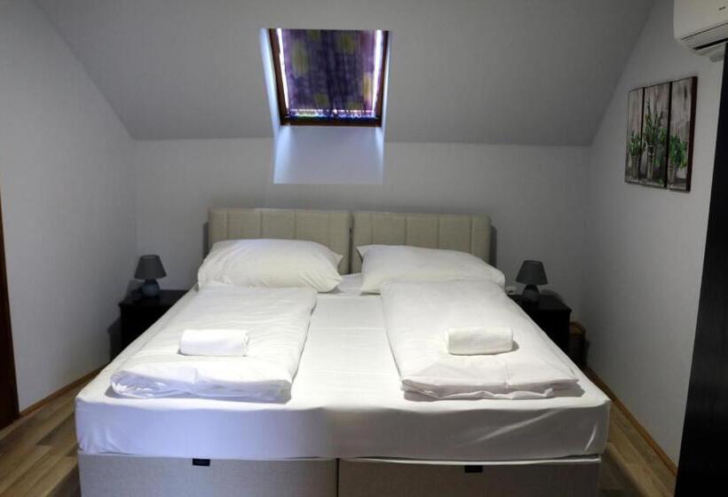 ペンション Sörpatika Vendégház