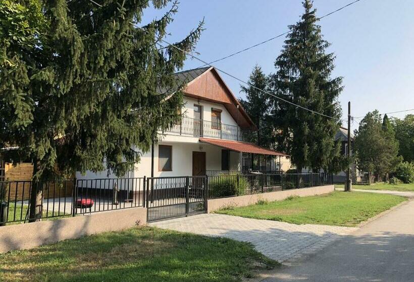 פנסיון Starlight Apartment