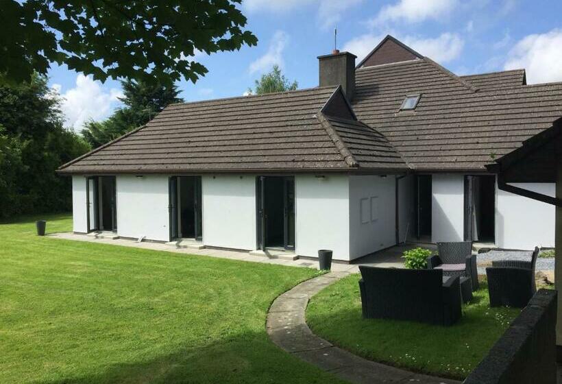 بنسيون Tudor Lodge Guest Accommodation