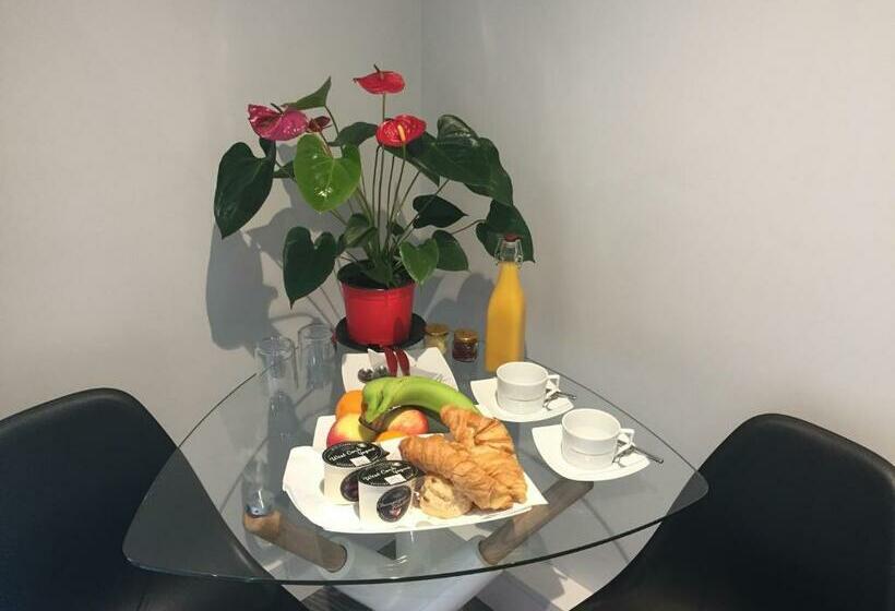 بنسيون Tudor Lodge Guest Accommodation