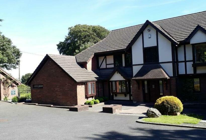 بنسيون Tudor Lodge Guest Accommodation