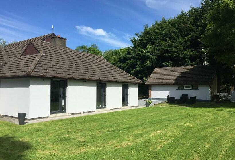 بنسيون Tudor Lodge Guest Accommodation