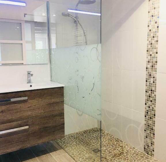 צימר Au Bord De La Dhuy