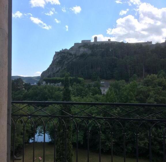 ベッドアンドブレックファースト Château De La Cazette