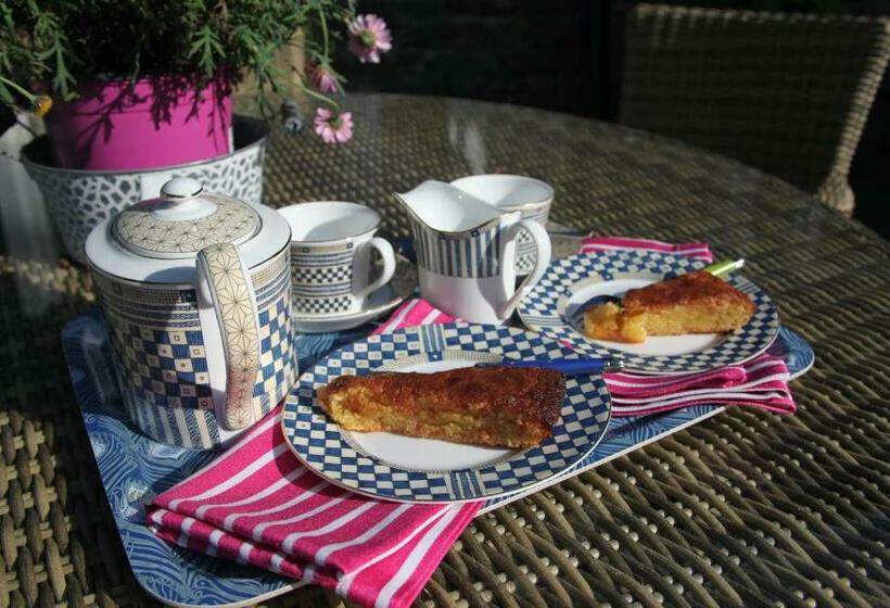 민박 Coombe Lodge Farm House