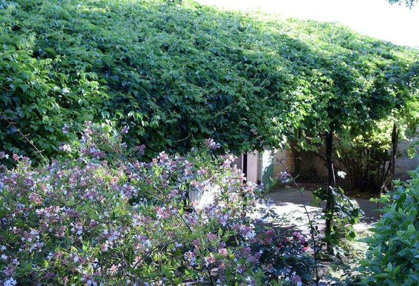 Bed and Breakfast La Maison Des Invites