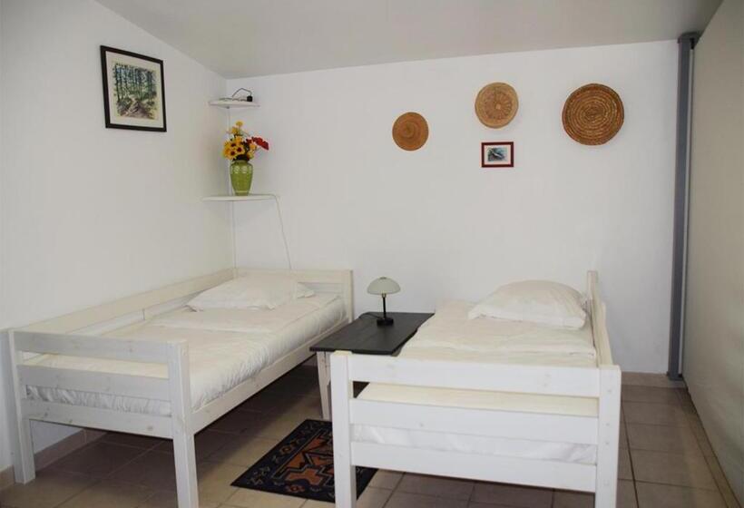 Bed and Breakfast La Maison Des Invites