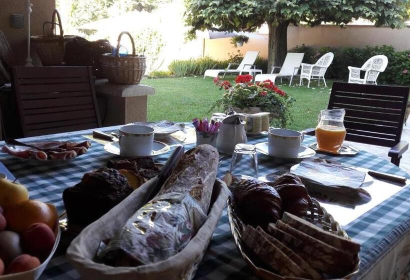 مبيت وإفطار Sous Les Remparts