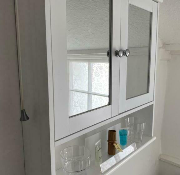 تختخواب و صبحانه The Old Brasserie & Rooms @ No.8