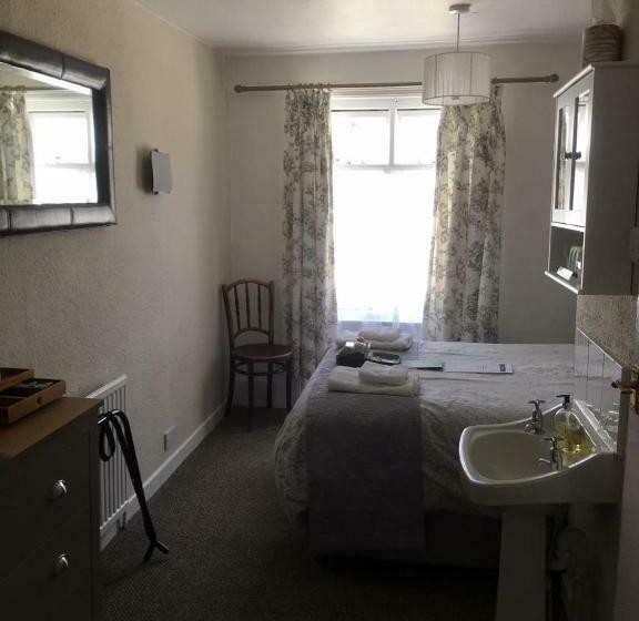 تختخواب و صبحانه The Old Brasserie & Rooms @ No.8