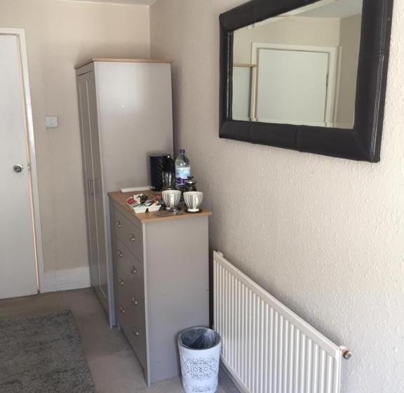 تختخواب و صبحانه The Old Brasserie & Rooms @ No.8