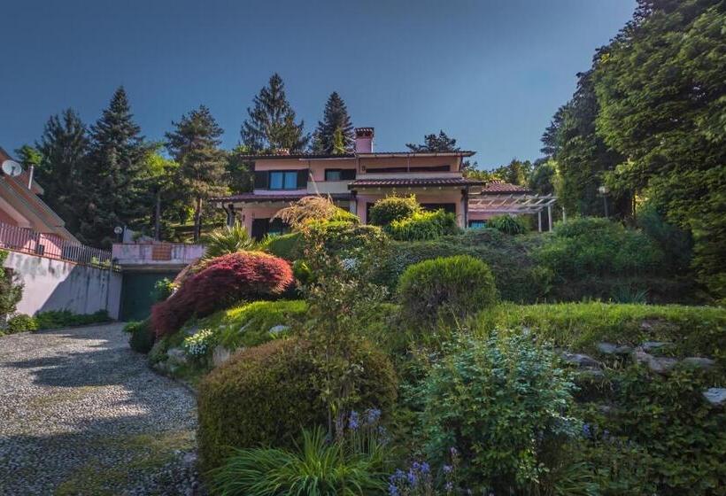 مبيت وإفطار Villa Buzzi