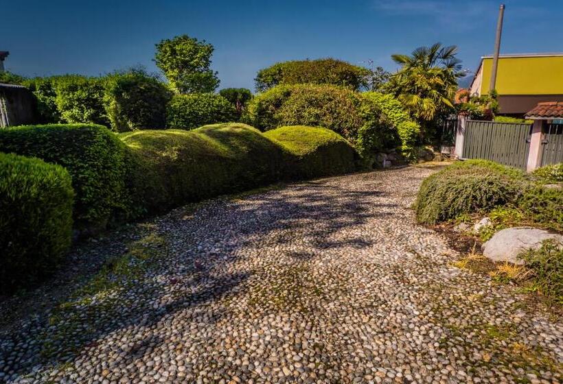 مبيت وإفطار Villa Buzzi